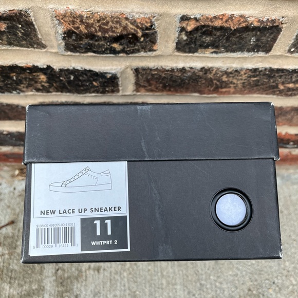 Banana Republic white, casual, leather sneaker in 11M. - Picture 7 of 16